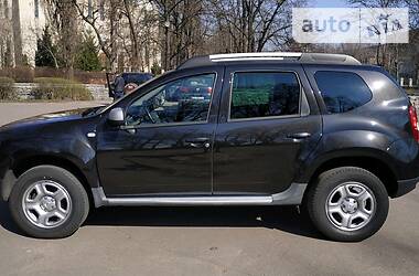 Позашляховик / Кросовер Dacia Duster 2011 в 