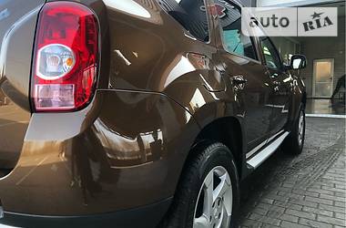 Позашляховик / Кросовер Dacia Duster 2011 в 
