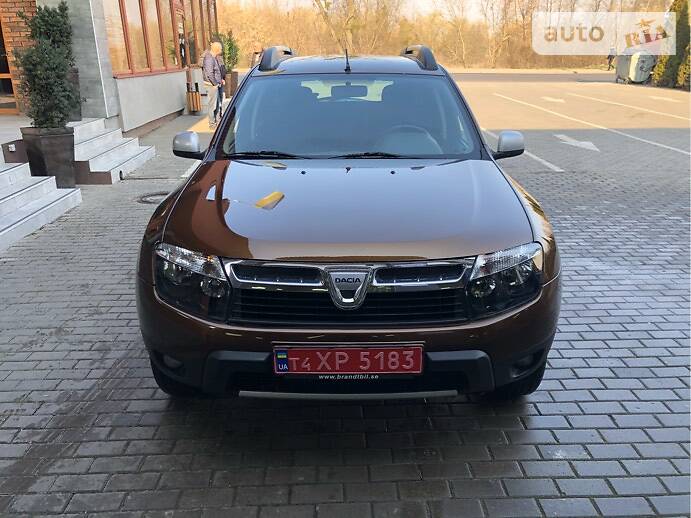 Позашляховик / Кросовер Dacia Duster 2011 в 