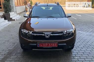 Позашляховик / Кросовер Dacia Duster 2011 в 