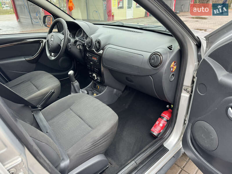 Позашляховик / Кросовер Dacia Duster 2011 в Дубні