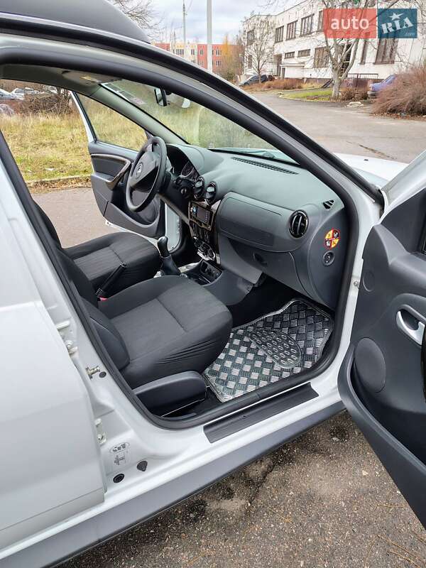 Dacia Duster 2012