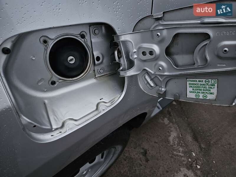 Позашляховик / Кросовер Dacia Duster 2011 в Новомосковську