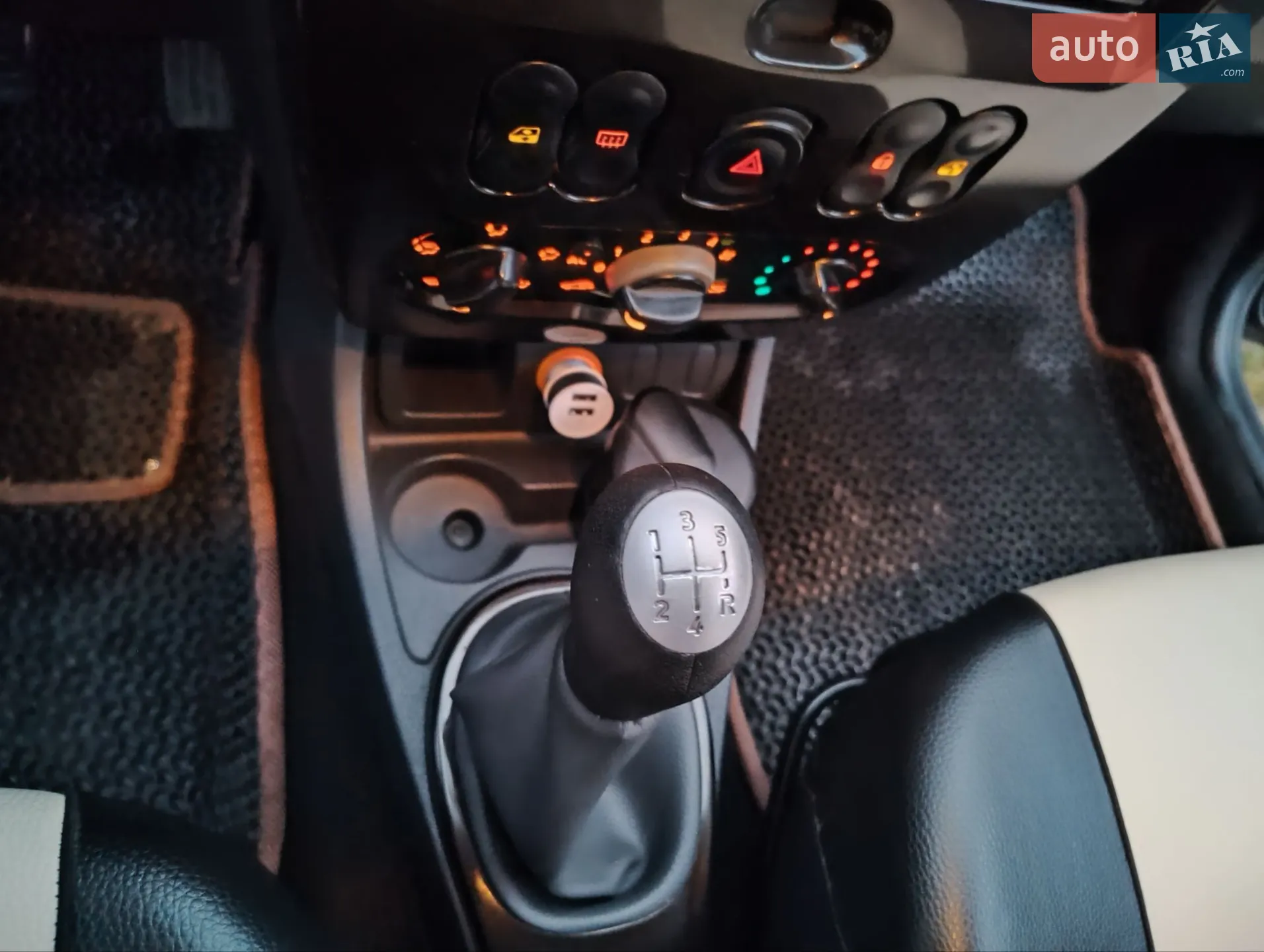 2011 Dacia Duster - мініатюра 9
