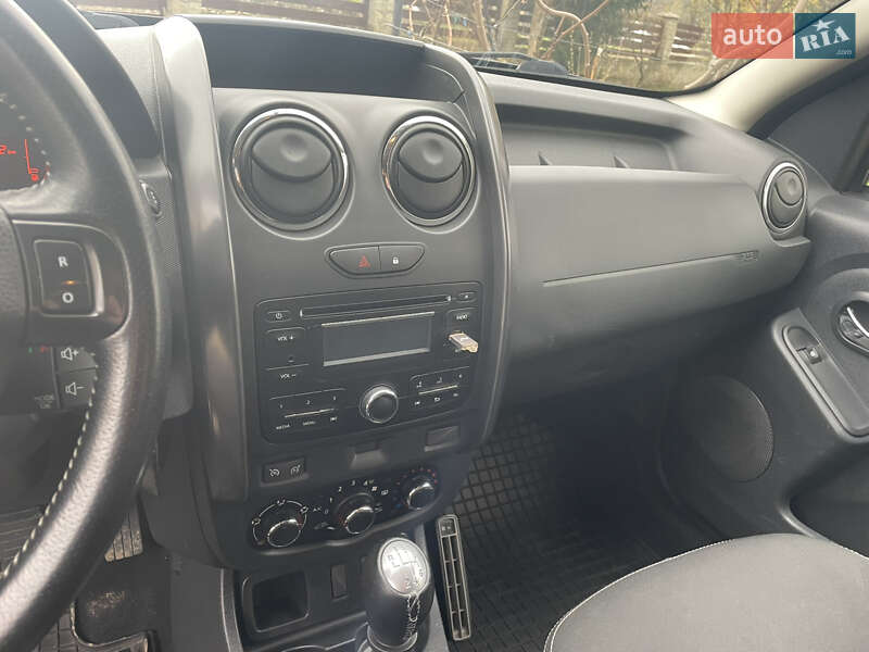 Внедорожник / Кроссовер Dacia Duster 2015 в Делятине