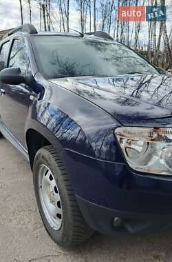 Позашляховик / Кросовер Dacia Duster 2012 в 