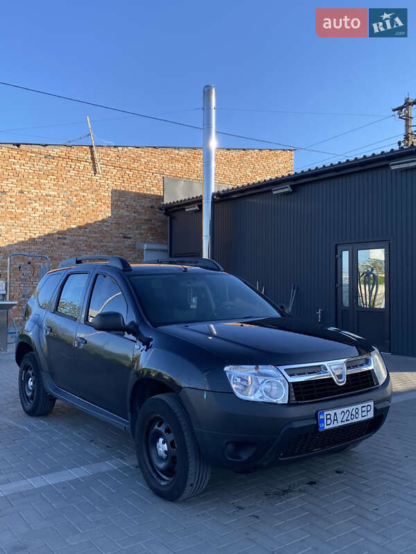 Позашляховик / Кросовер Dacia Duster 2010 в 