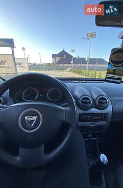 Позашляховик / Кросовер Dacia Duster 2010 в 
