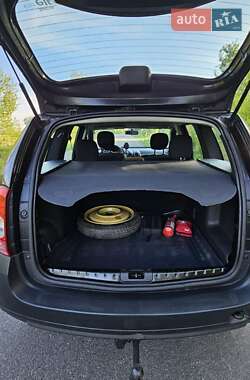 Позашляховик / Кросовер Dacia Duster 2011 в 