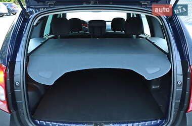 Позашляховик / Кросовер Dacia Duster 2011 в 