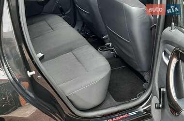 Позашляховик / Кросовер Dacia Duster 2011 в 
