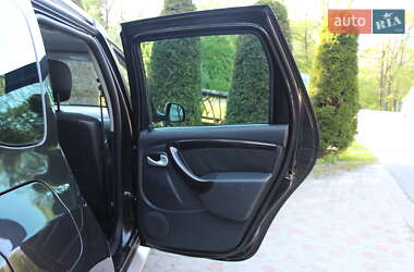 Позашляховик / Кросовер Dacia Duster 2011 в 