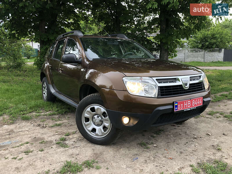 Позашляховик / Кросовер Dacia Duster 2011 в 