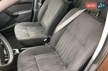 Позашляховик / Кросовер Dacia Duster 2011 в 