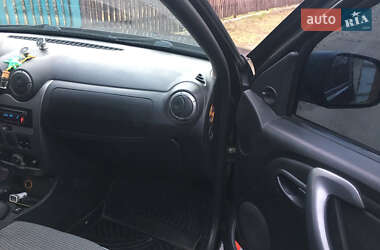 Позашляховик / Кросовер Dacia Duster 2011 в 