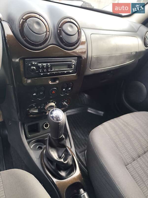 Позашляховик / Кросовер Dacia Duster 2011 в Чернігові