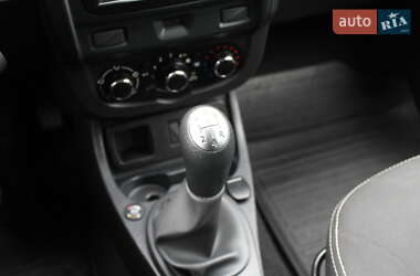 Позашляховик / Кросовер Dacia Duster 2015 в 