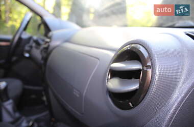 Внедорожник / Кроссовер Dacia Duster 2011 в 
