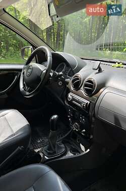 Позашляховик / Кросовер Dacia Duster 2011 в 