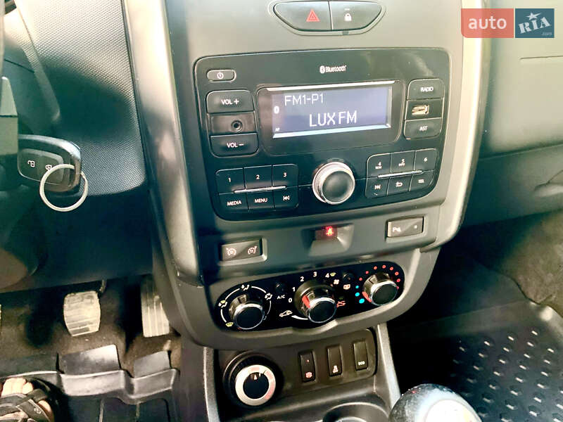 Внедорожник / Кроссовер Dacia Duster 2016 в Теофиполе