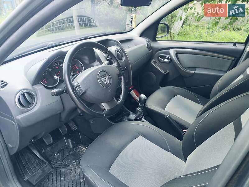 Позашляховик / Кросовер Dacia Duster 2016 в Луцьку