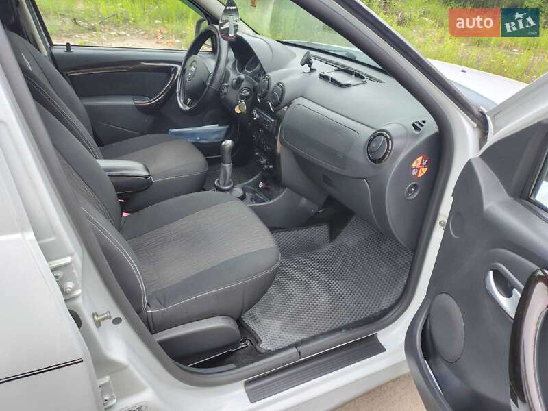 Позашляховик / Кросовер Dacia Duster 2012 в Львові