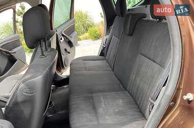 Позашляховик / Кросовер Dacia Duster 2010 в 