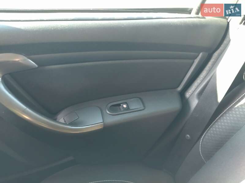 Позашляховик / Кросовер Dacia Duster 2015 в Львові фото 20 Позашляховик / Кросовер Dacia Duster 2015 в Львові