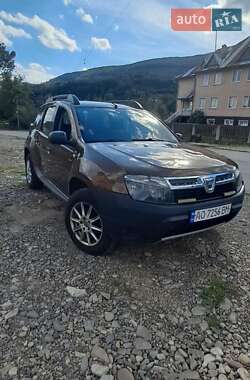 Позашляховик / Кросовер Dacia Duster 2012 в 