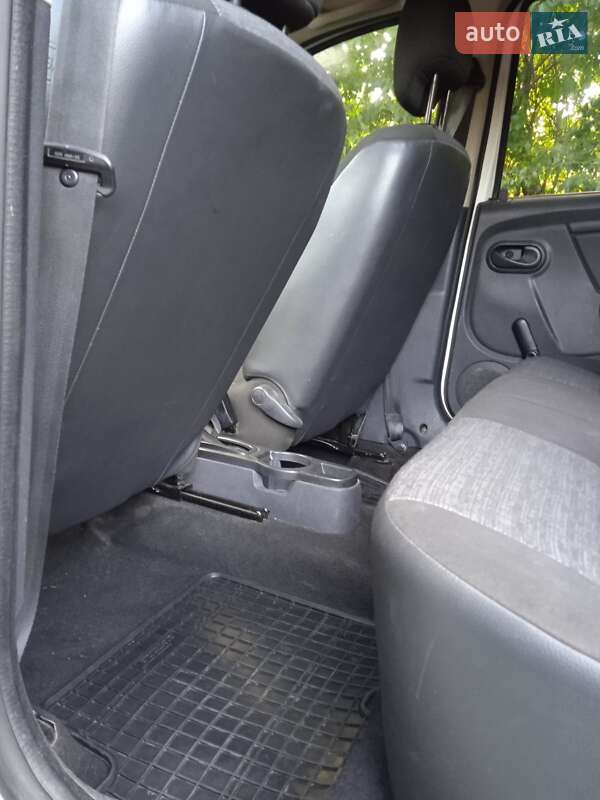 Позашляховик / Кросовер Dacia Duster 2011 в Калуші