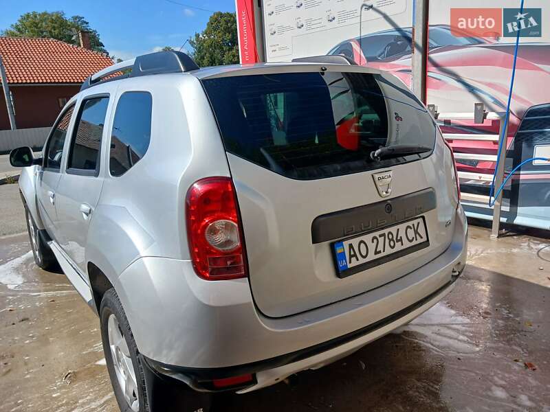 Позашляховик / Кросовер Dacia Duster 2011 в Тячеві