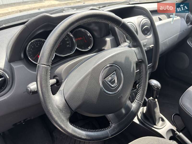 Внедорожник / Кроссовер Dacia Duster 2015 в Нововолынске