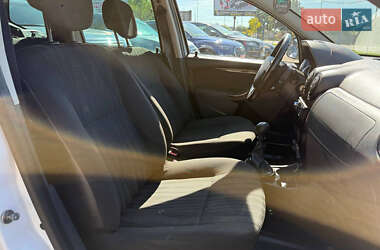 Позашляховик / Кросовер Dacia Duster 2011 в 