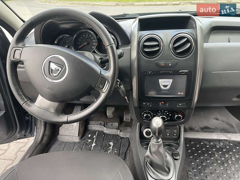 Позашляховик / Кросовер Dacia Duster 2016 в Луцьку