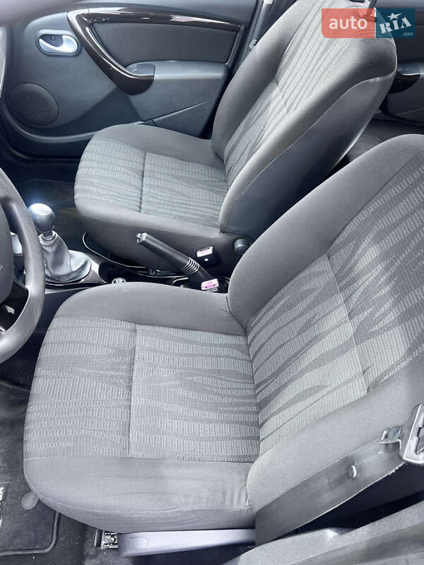 Внедорожник / Кроссовер Dacia Duster 2011 в Луцке фото 11 Внедорожник / Кроссовер Dacia Duster 2011 в Луцке