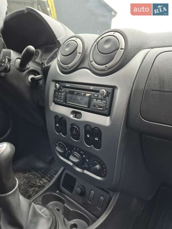 Внедорожник / Кроссовер Dacia Duster 2013 в Киверцах