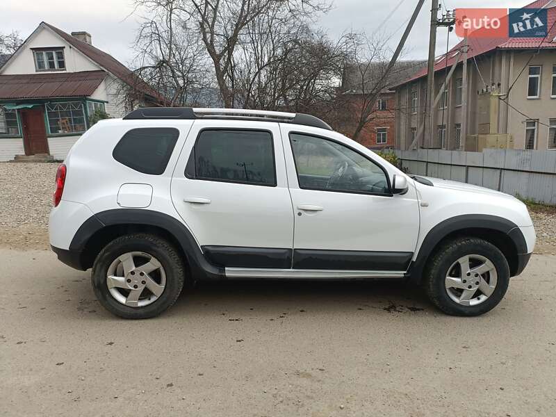Позашляховик / Кросовер Dacia Duster 2011 в Верховині