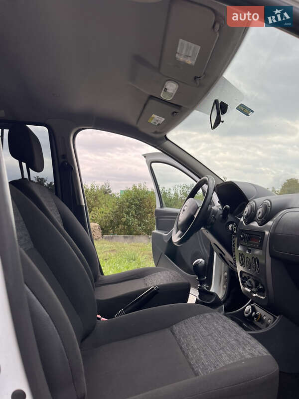 Внедорожник / Кроссовер Dacia Duster 2010 в Калуше фото 39 Внедорожник / Кроссовер Dacia Duster 2010 в Калуше