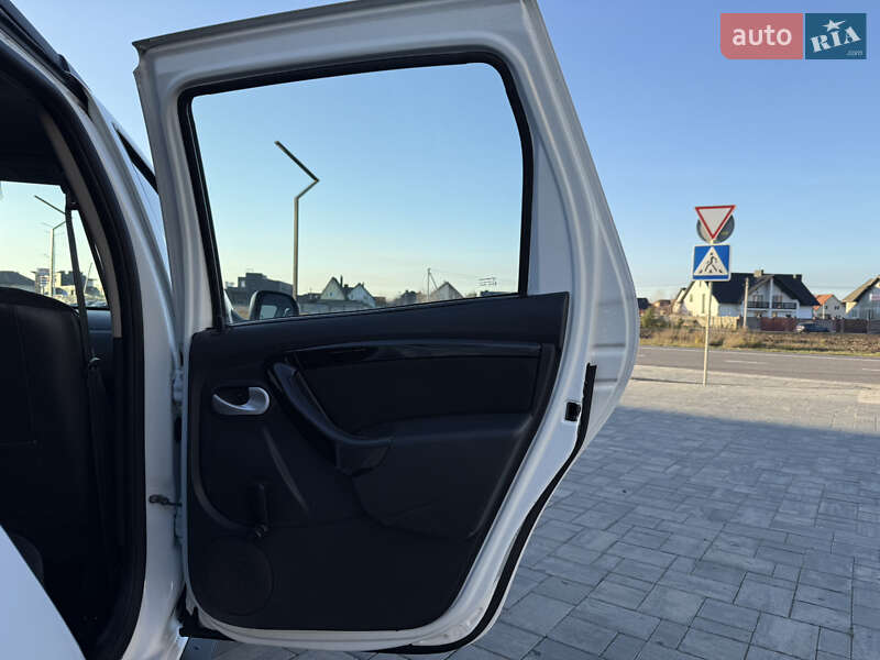 Позашляховик / Кросовер Dacia Duster 2011 в Луцьку