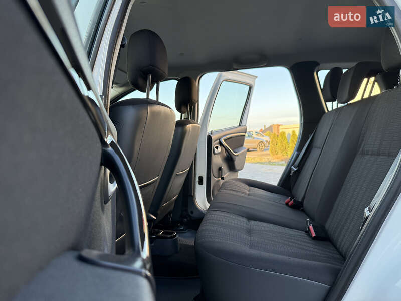 Позашляховик / Кросовер Dacia Duster 2011 в Луцьку