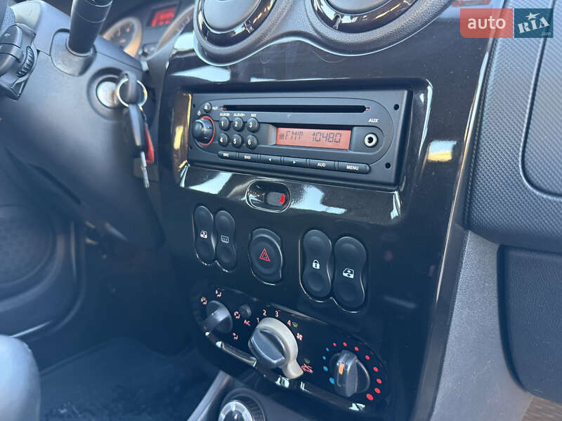 Позашляховик / Кросовер Dacia Duster 2011 в Луцьку