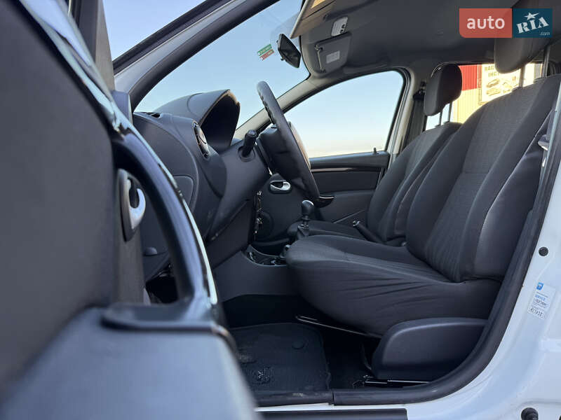 Позашляховик / Кросовер Dacia Duster 2011 в Луцьку