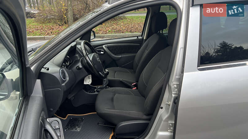 Позашляховик / Кросовер Dacia Duster 2015 в Умані