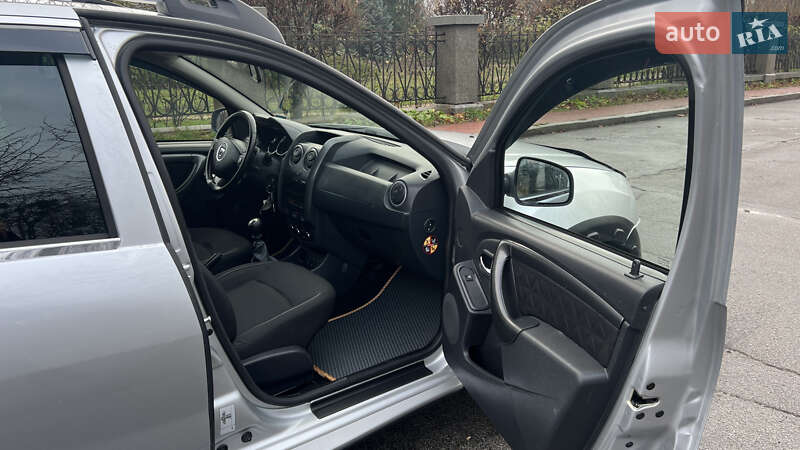 Позашляховик / Кросовер Dacia Duster 2015 в Умані