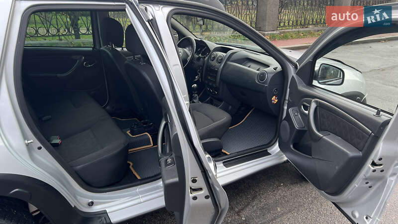 Позашляховик / Кросовер Dacia Duster 2015 в Умані