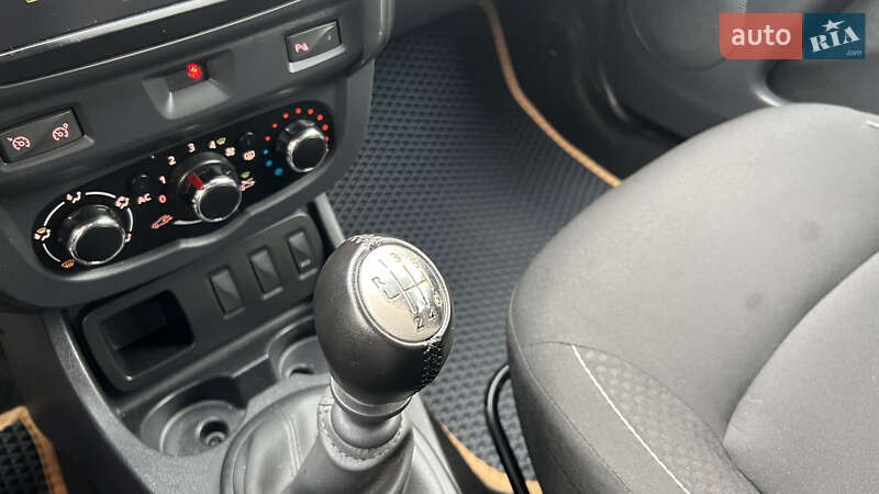 Позашляховик / Кросовер Dacia Duster 2015 в Умані