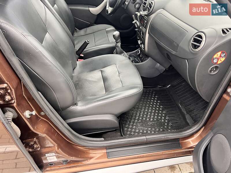 Позашляховик / Кросовер Dacia Duster 2013 в Нововолинську фото 49 Позашляховик / Кросовер Dacia Duster 2013 в Нововолинську