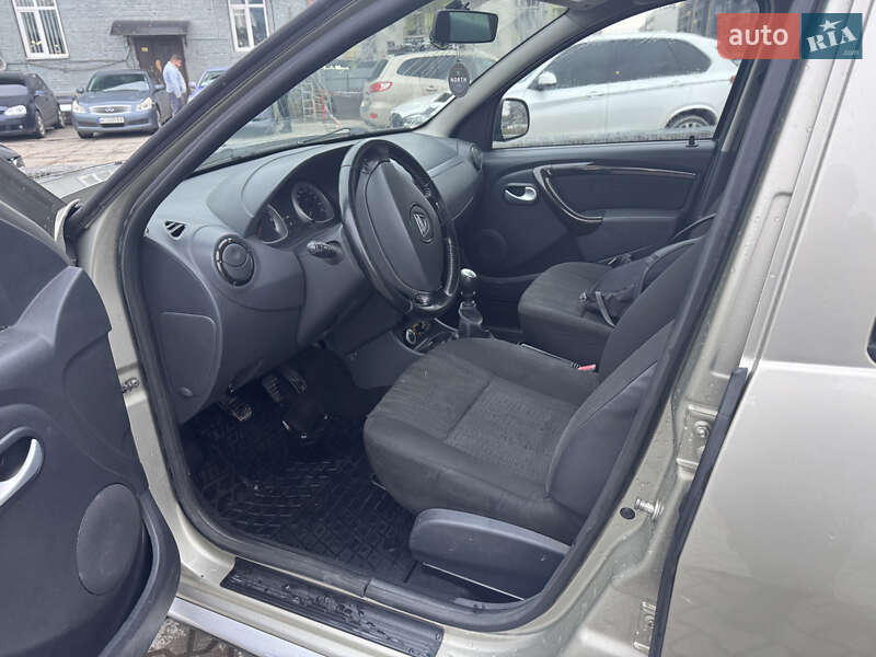 Позашляховик / Кросовер Dacia Duster 2011 в Львові