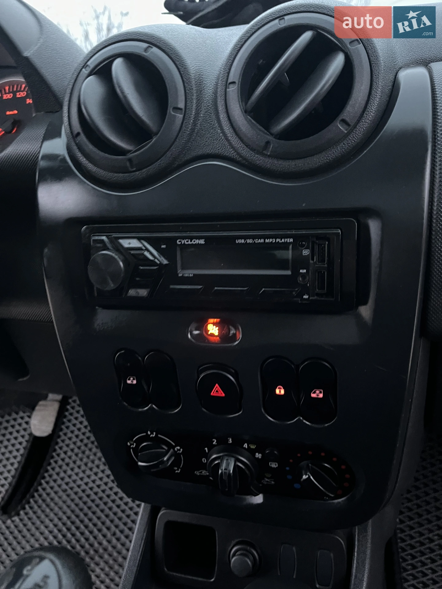 2013 Dacia Duster - мініатюра 23