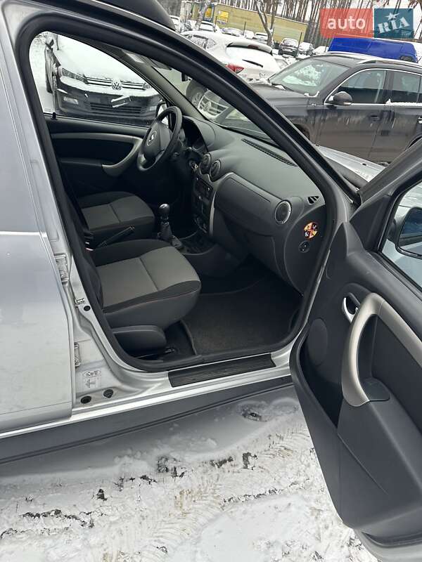 Позашляховик / Кросовер Dacia Duster 2013 в Луцьку